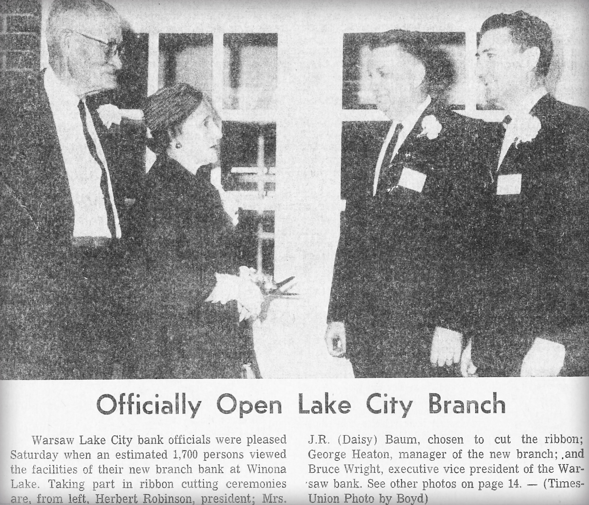 Winona Lake branch ribbon cutting